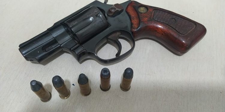 Homem armado é detido no Centro de Pedro Canário