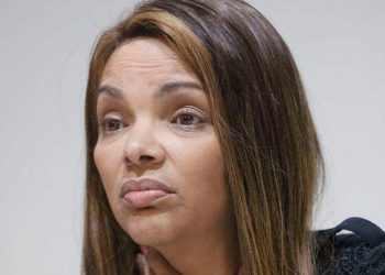 TJ do Rio afasta Flordelis do cargo de deputada