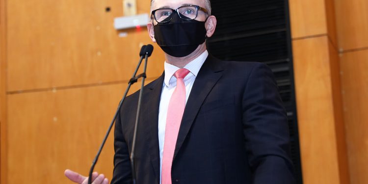 Avança projeto de Majeski que condiciona incentivos fiscais às empresas com mecanismos anticorrupção