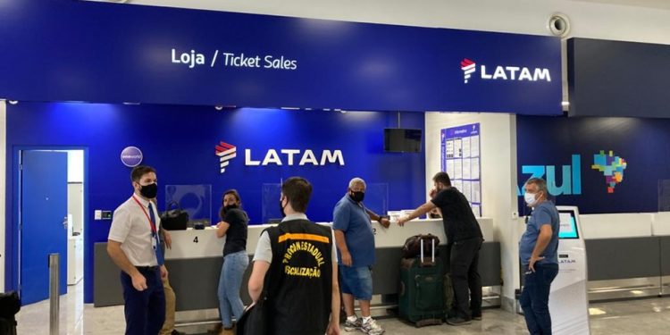 Procon-ES intervém junto a companhia aérea após cancelamento de voo