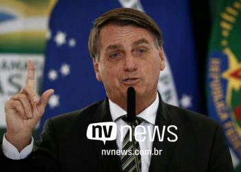 Bolsonaro assina MP que permite às empresas reduzir jornada e salários