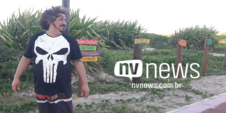 Alcides Japão embeleza lado sul de Guriri com plaquinhas motivacionais