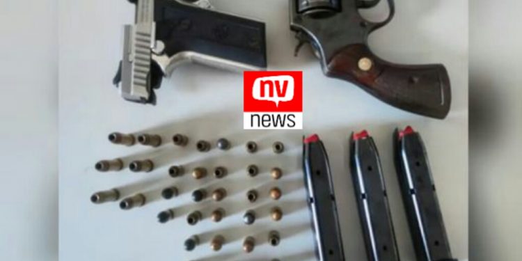 Policiais do 12º BPM prende homem com armas, munições e carregadores em Linhares