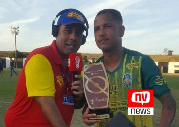 Bonaparte joias e ótica em parceria com a Rádio Cidade FM premiam Carlos Vítor como melhor jogador em campo