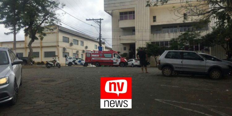Homem é baleado no Fórum de Nova Venécia e morre no hospital