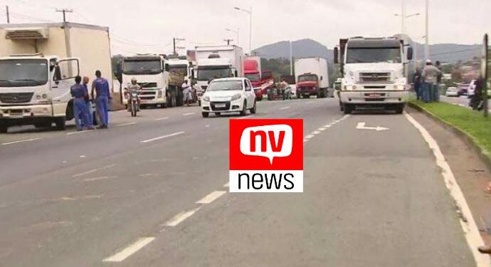 Caminhoneiros fazem paralisações no ES contra preços dos combustíveis