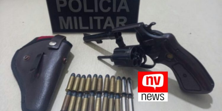 Se deu mal: Homem é preso com arma de fogo em Guriri após simular defeito em veículo