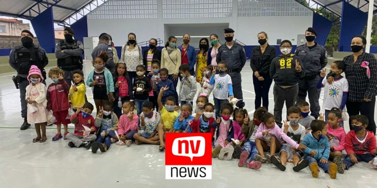 Crianças de escola do bairro Liberdade visitam a sede do 13º Batalhão da PMES em São Mateus