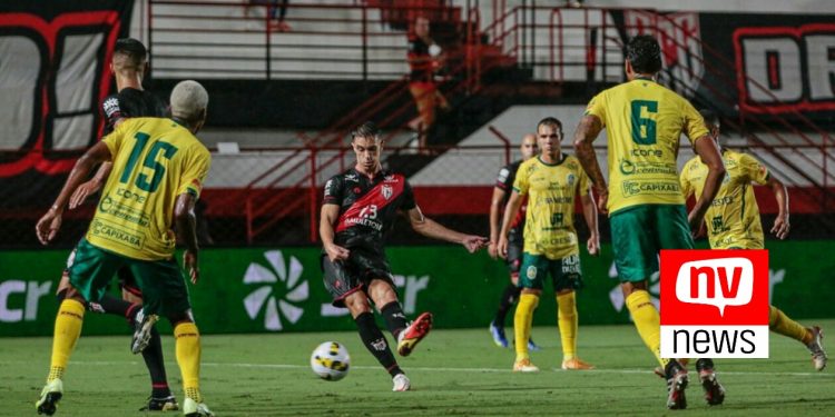 Debaixo de muita chuva, Atlético-GO supera Nova Venécia e se classifica na Copa do Brasil