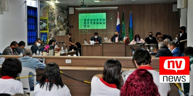 Vereadores comemoram início de transporte para universitários em São Mateus