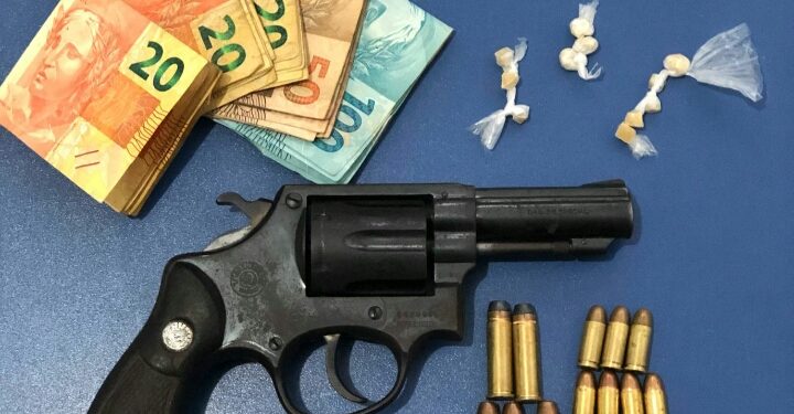 Foragido da Justiça é preso com arma, munições e crack no bairro Pedra D’água em São Mateus