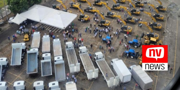 Prefeitura de Pedro Canário recebe escavadeira hidráulica para auxiliar nas demandas da Secretaria de Agricultura e Meio Ambiente