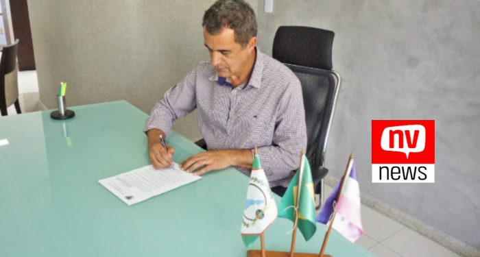Prefeito Marcos Guerra sanciona Lei de revisão salarial de 10% que beneficia todo o funcionalismo público