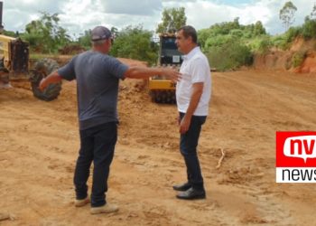 Prefeito Marcos Guerra visita obras na Estrada do Caximbal em Jaguaré