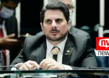 Dino pede que STF investigue Marcos Do Val e filhos de Bolsonaro por fake news