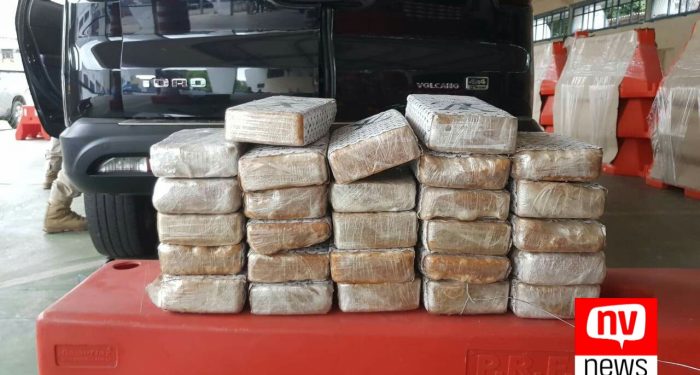 Dupla é presa na Serra com 27 kg de pasta base de cocaína