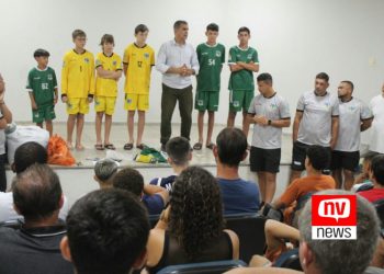 Inédito em Jaguaré, Prefeitura entrega kit uniforme para alunos de escolinhas