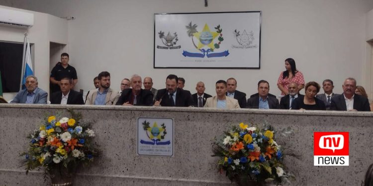 Solenidade de entrega de títulos de cidadão gabrielense reúne autoridades e população em  cerimônia emocionante