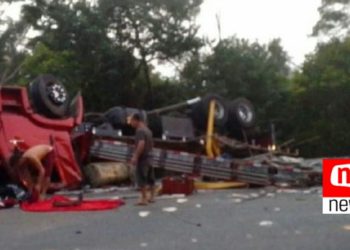 Acidente com caminhão deixa um morto e um ferido na BR-101, no Norte do ES