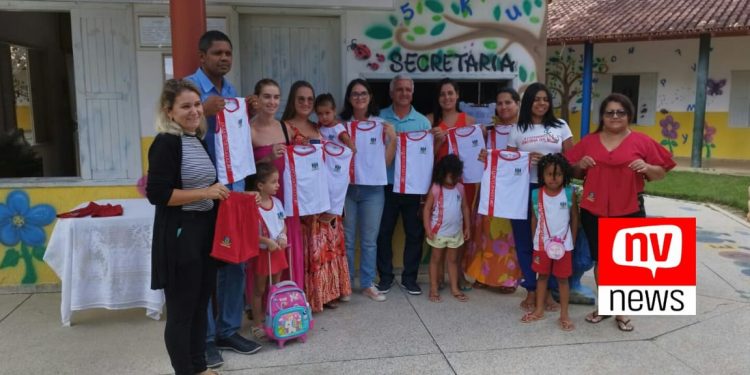 Prefeito Elder Sossai prossegue com entrega de uniformes escolares em Jaguaré