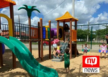 Praça do Bairro Riviera recebe parquinho para a criançada