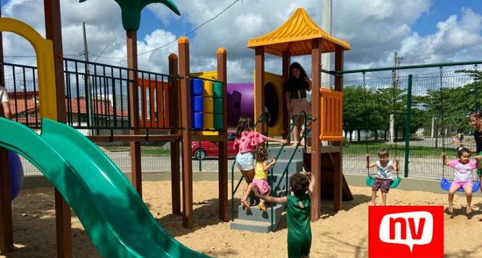 Praça do Bairro Riviera recebe parquinho para a criançada