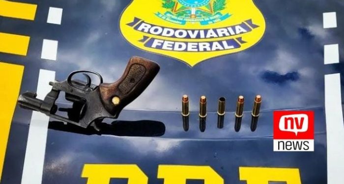 PRF prende homem por porte ilegal de arma de fogo e crime de trânsito em Pedro Canário