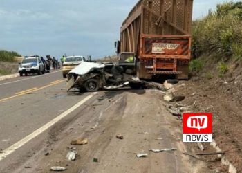 Acidente entre carro e carreta mata uma pessoa em Conceição da Barra