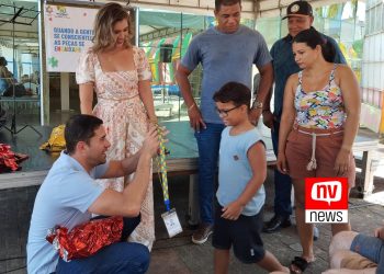 Inclusão que marca: Prefeito Tiago Rocha entrega carteiras de identificação para pessoas com transtorno do espectro autista