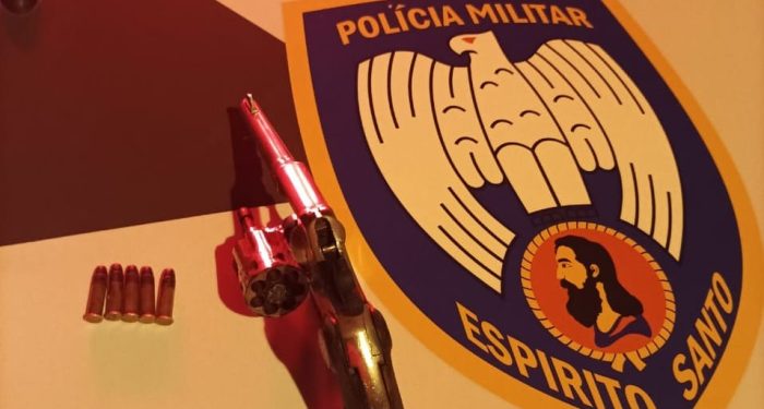 Operação da Polícia Militar resulta na recuperação de motocicleta roubada e detenção de suspeito armado em Ponto Belo