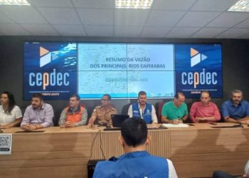 Prefeituras do ES devem multar quem lavar carros ou calçadas