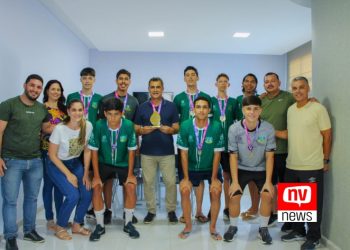 Prefeito Marcos Guerra recebe campeões invictos da seleção de vôlei de Jaguaré