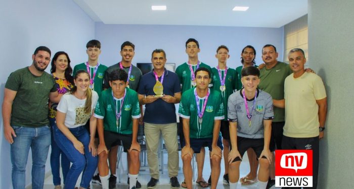 Prefeito Marcos Guerra recebe campeões invictos da seleção de vôlei de Jaguaré