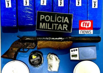 Polícia apreende espingarda e drogas em residência no balneário de Guriri