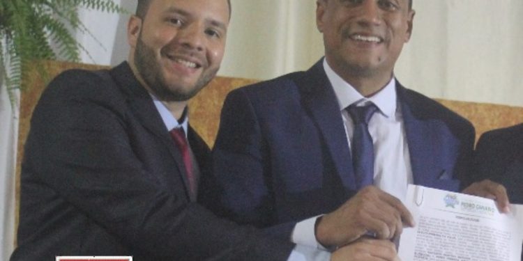 Kleilson Rezende e Denis Amâncio são empossados como prefeito e vice em Pedro Canário