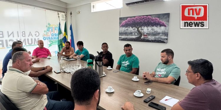 Prefeito Kleilson Rezende e vereadores discutem questões salariais dos servidores de Pedro Canário
