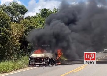 Caminhonete Amarok pega fogo na ES 381, em São Mateus