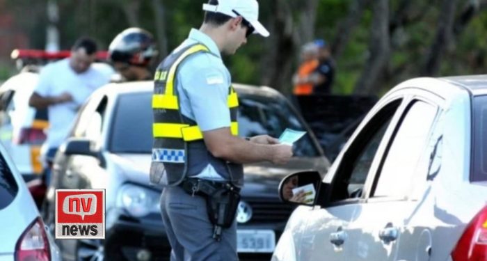 Homem é preso por alertar sobre blitz em grupo de mensagens no ES