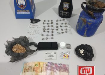 Mulher é presa com drogas em Ponto Belo; suspeito de homicídio segue foragido