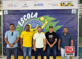 Vice-prefeito Denis Amâncio e vereadores entregam uniformes e equipamentos para o projeto Escola de Craques em Cristal do Norte