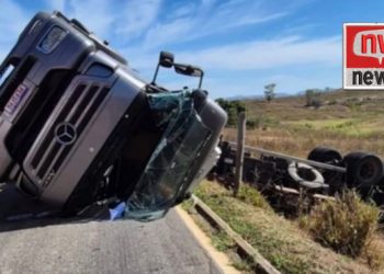 Carreta tomba na ES-446 e deixa motorista ferido em Baixo Guandu