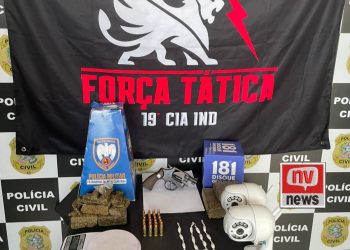 Força Tática captura dupla com drogas, arma e moto usada no tráfico em Ponto Belo